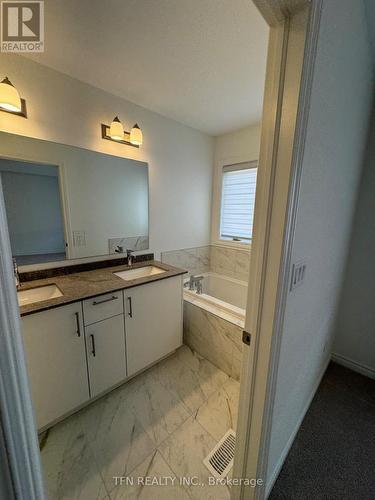 46 West Oak Trail, Barrie, ON - Indoor Photo Showing Bathroom