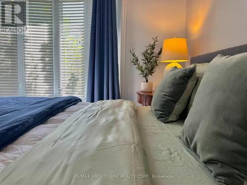 1353 Sheldon Avenue, Oakville, ON - Indoor Photo Showing Bedroom