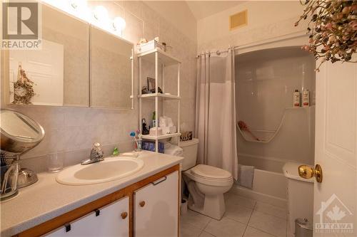 1202 Clement Street, Hawkesbury, ON - Indoor Photo Showing Bathroom