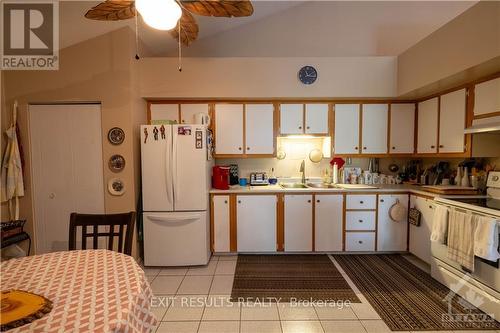 1202 Clement Street, Prescott And Russell, ON - Indoor Photo Showing Kitchen With Double Sink