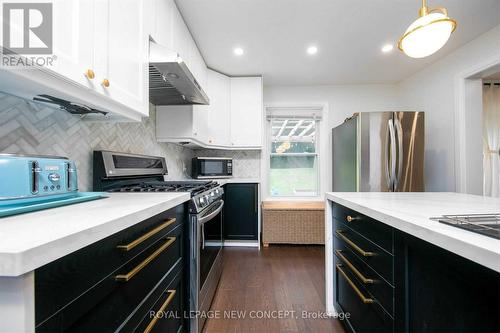 323 Cumberland Court E, Oshawa, ON - Indoor Photo Showing Kitchen