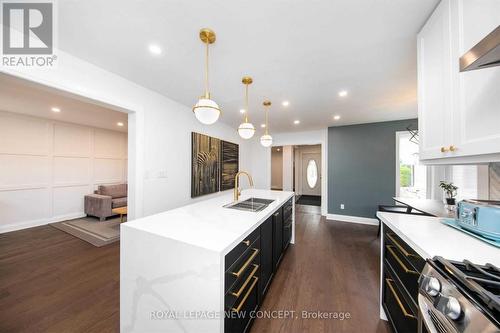 323 Cumberland Court E, Oshawa, ON - Indoor Photo Showing Kitchen With Double Sink