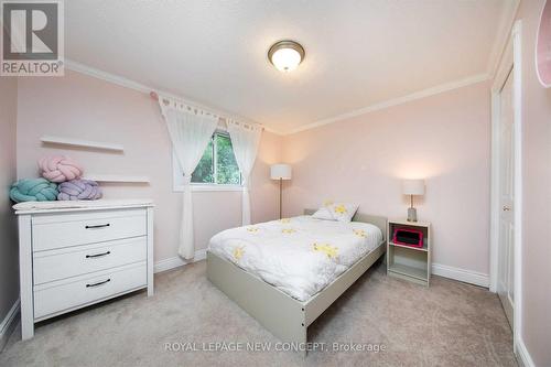 323 Cumberland Court E, Oshawa, ON - Indoor Photo Showing Bedroom