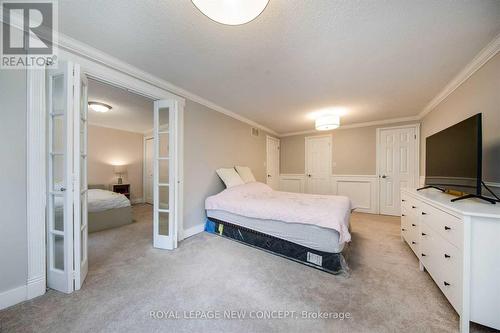 323 Cumberland Court E, Oshawa, ON - Indoor Photo Showing Bedroom