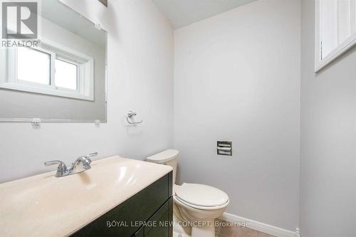 323 Cumberland Court E, Oshawa, ON - Indoor Photo Showing Bathroom