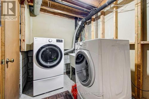 323 Cumberland Court E, Oshawa, ON - Indoor Photo Showing Laundry Room