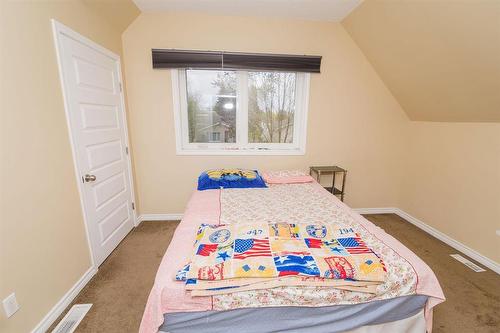 122 1St Street Se, Carman, MB - Indoor Photo Showing Bedroom