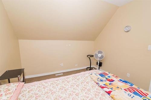 122 1St Street Se, Carman, MB - Indoor Photo Showing Bedroom