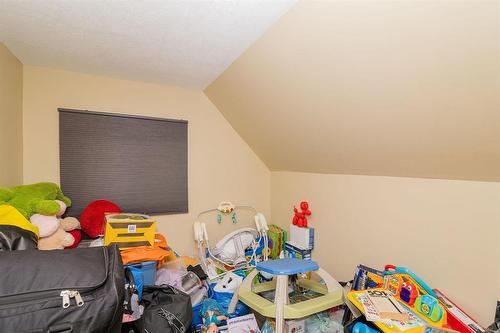 122 1St Street Se, Carman, MB - Indoor Photo Showing Other Room