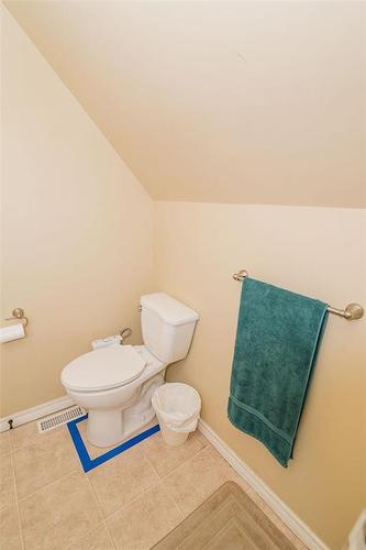 122 1St Street Se, Carman, MB - Indoor Photo Showing Bathroom