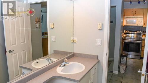 311 332 Lonsdale Avenue, North Vancouver, BC - Indoor Photo Showing Bathroom