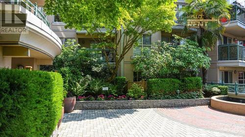 311 332 Lonsdale Avenue, North Vancouver, BC - Outdoor