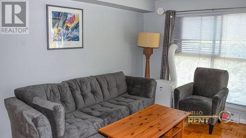 311 332 Lonsdale Avenue, North Vancouver, BC - Indoor Photo Showing Living Room