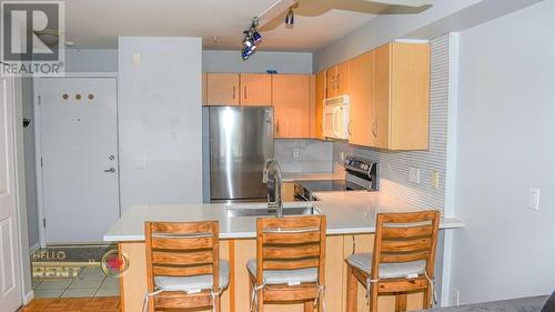 311 332 Lonsdale Avenue, North Vancouver, BC - Indoor Photo Showing Kitchen