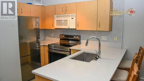 311 332 Lonsdale Avenue, North Vancouver, BC - Indoor Photo Showing Kitchen