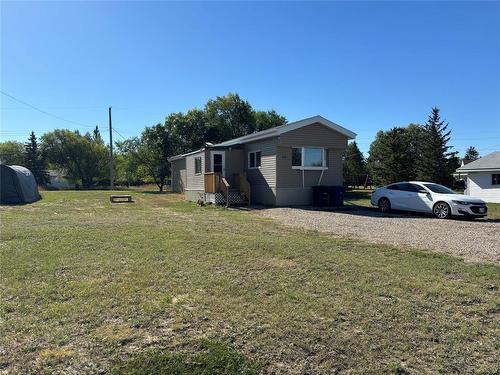 30 Woods Avenue, Sprucewoods, MB - Outdoor