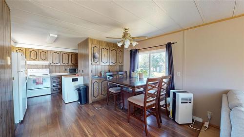 30 Woods Avenue, Sprucewoods, MB - Indoor Photo Showing Kitchen