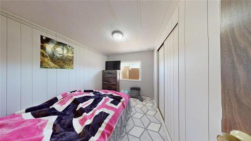 30 Woods Avenue, Sprucewoods, MB - Indoor Photo Showing Bedroom