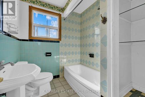 20 Donald Avenue, Toronto, ON - Indoor Photo Showing Bathroom