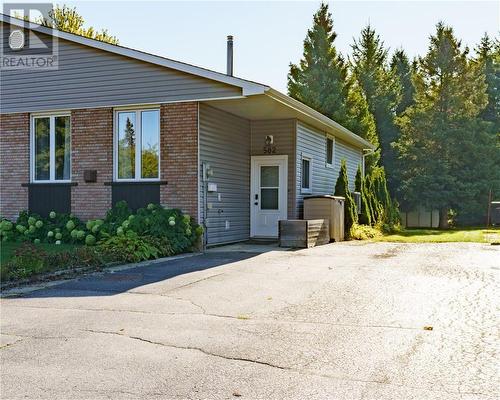 582 Summerhill Crescent, Sudbury, ON - Outdoor