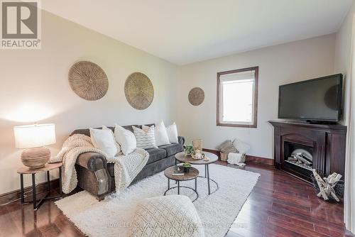 7 Staples Crescent, Kawartha Lakes (Lindsay), ON - Indoor Photo Showing Living Room With Fireplace