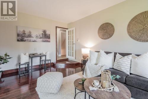 7 Staples Crescent, Kawartha Lakes (Lindsay), ON - Indoor Photo Showing Living Room