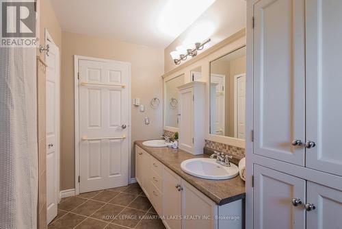 7 Staples Crescent, Kawartha Lakes (Lindsay), ON - Indoor Photo Showing Bathroom