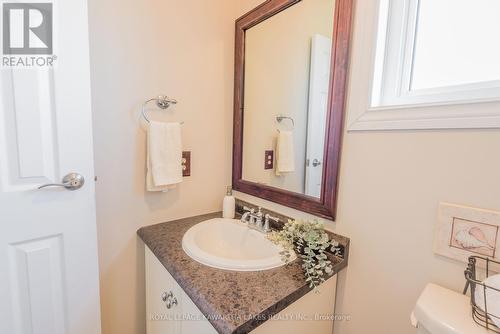 7 Staples Crescent, Kawartha Lakes (Lindsay), ON - Indoor Photo Showing Bathroom