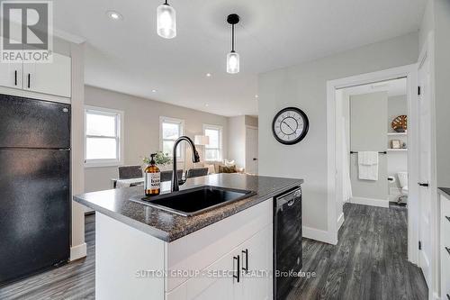 1103 Trafalgar Street, London, ON - Indoor Photo Showing Kitchen