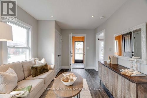 1103 Trafalgar Street, London, ON - Indoor Photo Showing Living Room