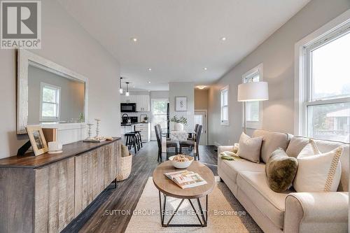 1103 Trafalgar Street, London, ON - Indoor Photo Showing Living Room