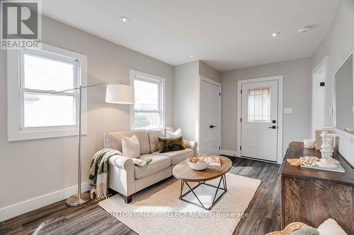 1103 Trafalgar Street, London, ON - Indoor Photo Showing Living Room