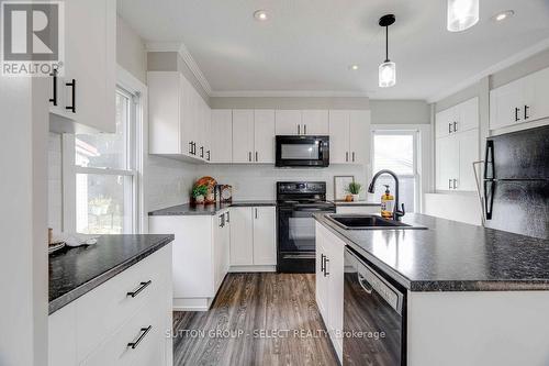 1103 Trafalgar Street, London, ON - Indoor Photo Showing Kitchen