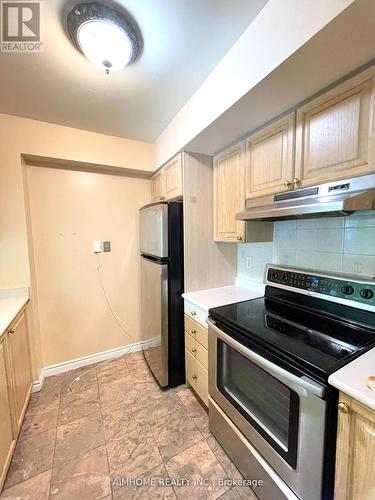 511 - 238 Doris Avenue, Toronto, ON - Indoor Photo Showing Kitchen