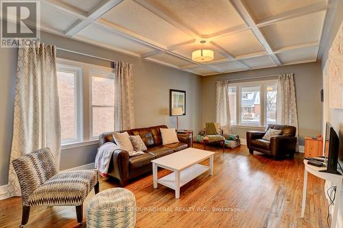 284 Richmond Street E, Oshawa, ON - Indoor Photo Showing Living Room