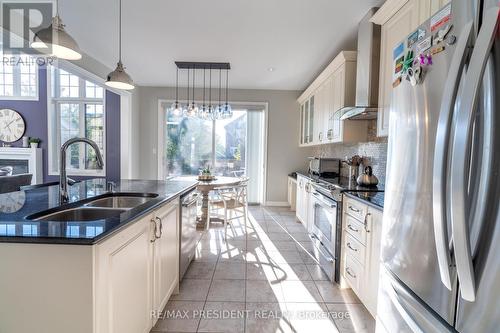 6 Cottonfield Circle, Caledon, ON - Indoor Photo Showing Kitchen With Double Sink With Upgraded Kitchen