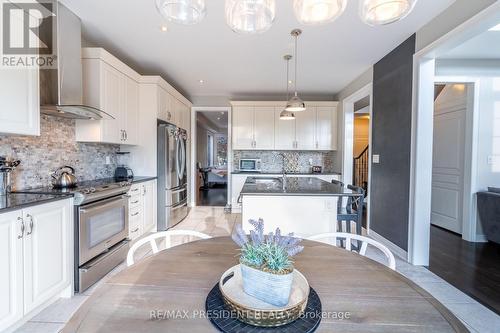 6 Cottonfield Circle, Caledon, ON - Indoor Photo Showing Kitchen With Upgraded Kitchen