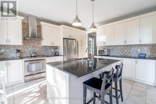 6 Cottonfield Circle, Caledon, ON - Indoor Photo Showing Kitchen With Upgraded Kitchen