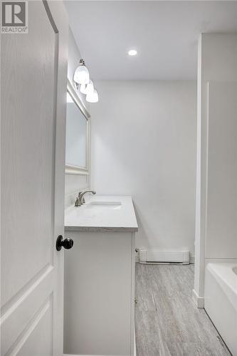 48 Demorest Avenue, Greater Sudbury, ON - Indoor Photo Showing Bathroom