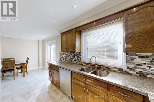 3385 Hargrove Road, Mississauga, ON - Indoor Photo Showing Kitchen With Double Sink