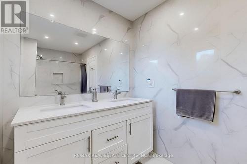 3385 Hargrove Road, Mississauga, ON - Indoor Photo Showing Bathroom