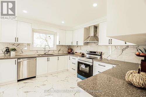 621 Winterton Way, Mississauga, ON - Indoor Photo Showing Kitchen