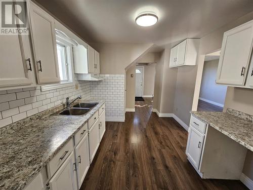 535 Dundas St, Sault Ste Marie, ON - Indoor Photo Showing Kitchen With Double Sink