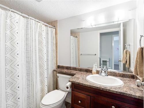 404-4724 Uplands Dr, Nanaimo, BC - Indoor Photo Showing Bathroom