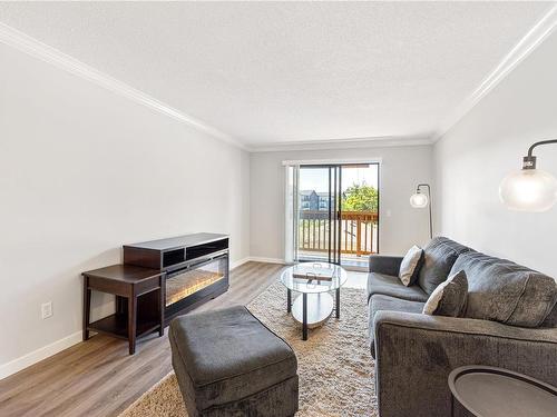 404-4724 Uplands Dr, Nanaimo, BC - Indoor Photo Showing Living Room