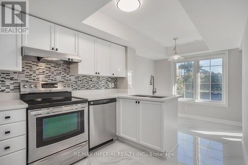 1 - 45 Cedarcroft Boulevard, Toronto, ON - Indoor Photo Showing Kitchen With Double Sink With Upgraded Kitchen