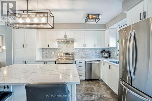 4 - 3120 Boxford Crescent, Mississauga, ON - Indoor Photo Showing Kitchen With Double Sink With Upgraded Kitchen