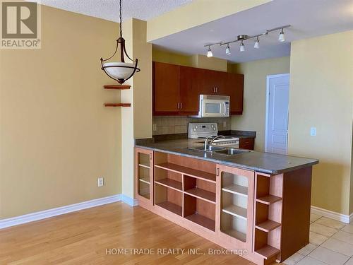 1111 - 28 Byng Avenue, Toronto, ON - Indoor Photo Showing Kitchen