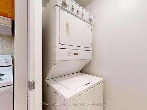 2001-3880 Duke Of York Blvd W, Mississauga, ON - Indoor Photo Showing Laundry Room