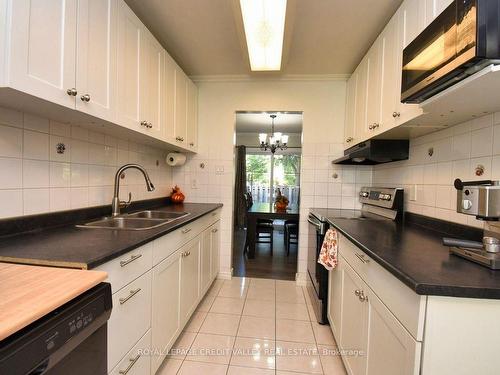 141-141 Fleetwood Cres, Brampton, ON - Indoor Photo Showing Kitchen With Double Sink